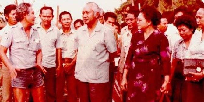 Bob Sadino bercelana pendek temui Presiden Soeharto. ©2015 Merdeka.com