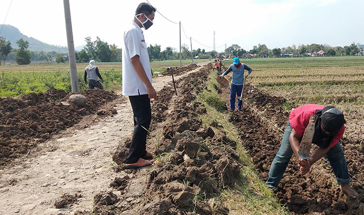 Terima Program PISEW, Desa Broto Ponorogo Garap Jalan Desa