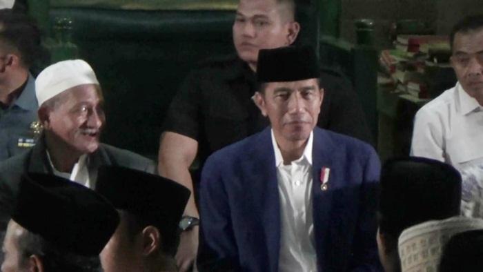 Presiden Jokowi ditemani Gus Ali.