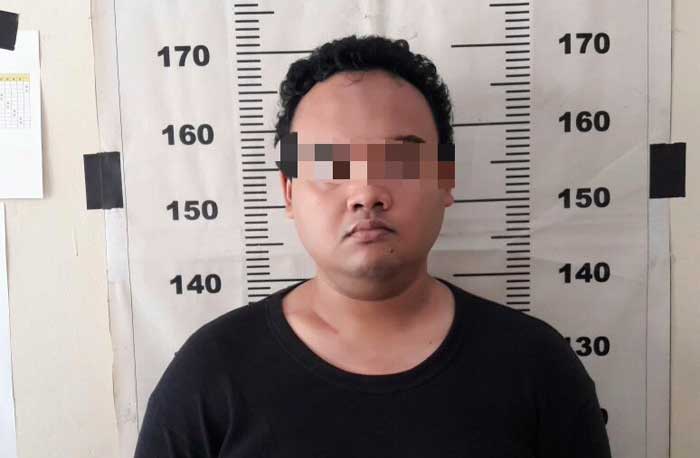 Tersangka FAK yang diamankan Satnarkoba Polresta Sidoarjo.