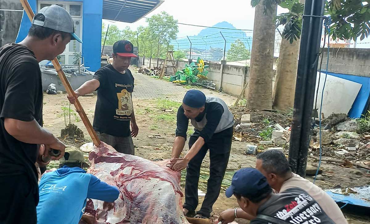 Polres Batu Distribusikan 39 Hewan Kurban di Idul Adha 2026