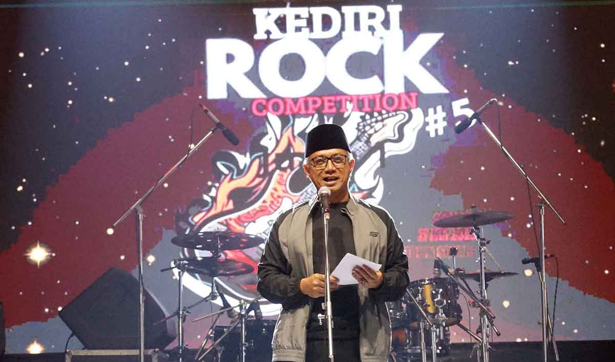 Wakil Wali Kota Kediri saat memberi sambutan.