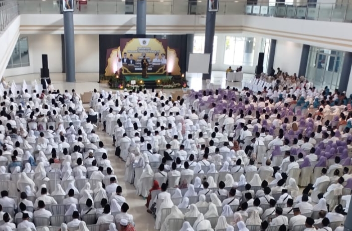  Para Calon Jamaah Haji Kabupaten Kediri saat mengikuti acara manasik haji sekaligus pelepasan ke Tanah Suci. (Ist). 