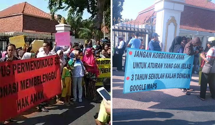 Aksi warga saat demo di depan Grahadi.