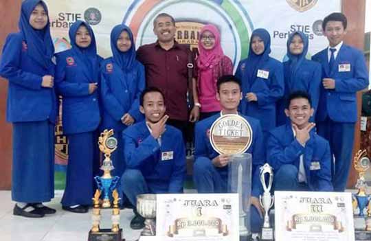Tim SMKN 2 Pacitan yang berhasil memenangi Compac STIE Perbanas.