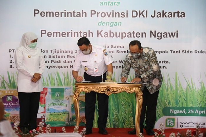 Penandatanganan MoU antara Pemkab Ngawi dengan Pemprov DKI Jakarta disaksikan Gubernur Jatim.