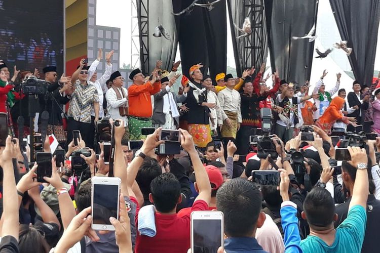 Inilah suasana pembukaan kampanye damai pemilu 2019 di Lapangan Monas, Jakarta (Ahad/23/9/2018). Foto: Kompas.com