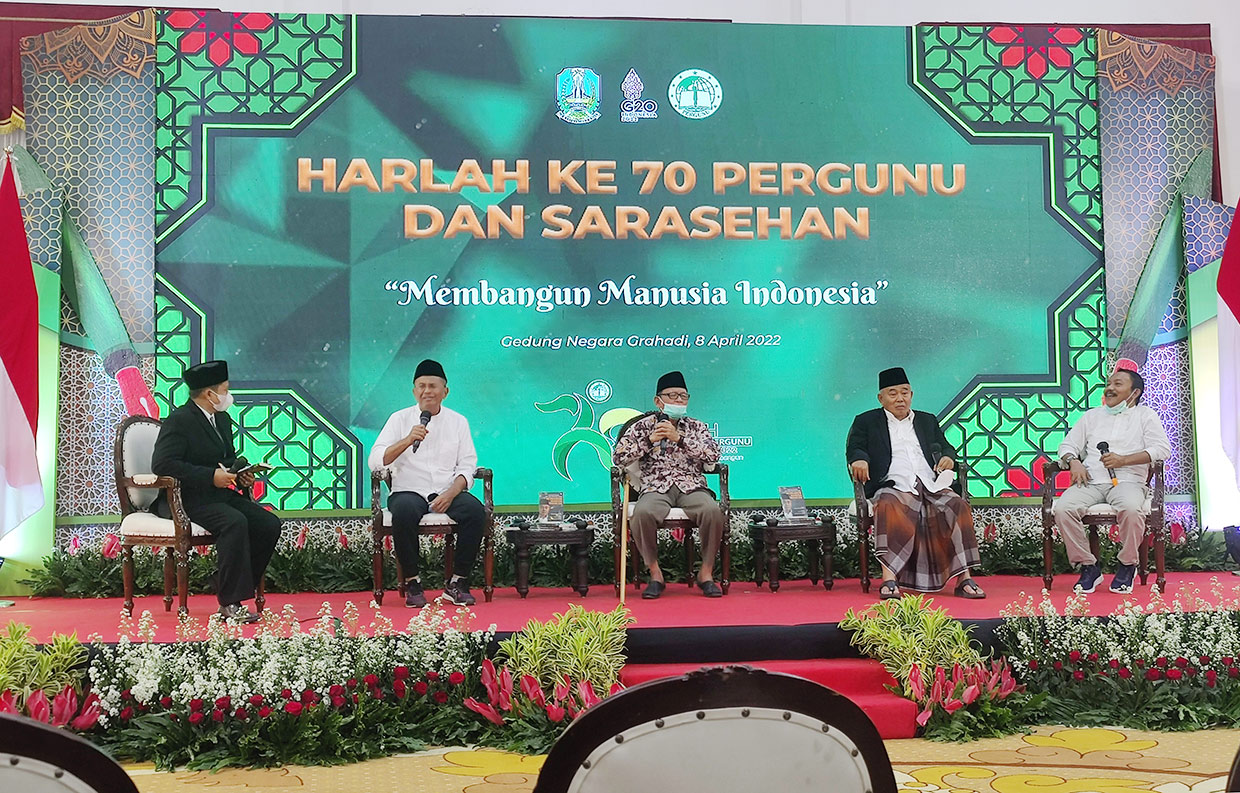 Dari kiri, Moderator Ghofirin, Dahlan Iskan, D. Zawawi Imron, KH. Asep Saifuddin Chalim, EM. Mas