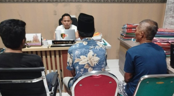 Tiga penjudi saat dimintai keterangan di Mapolres Bangkalan
