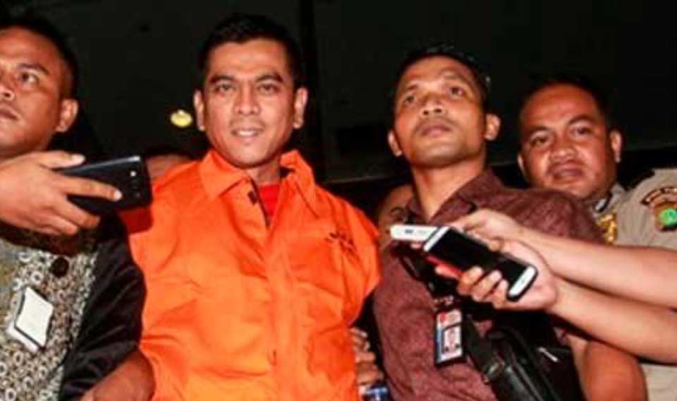 Muhammad Sanusi di KPK saat akan digelandang ke Rutan Polres Jakarta Selatan. foto : istimewa