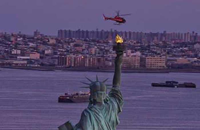 Sesaat sebelum helikopter ini jatuh. foto: mirror.co.uk 