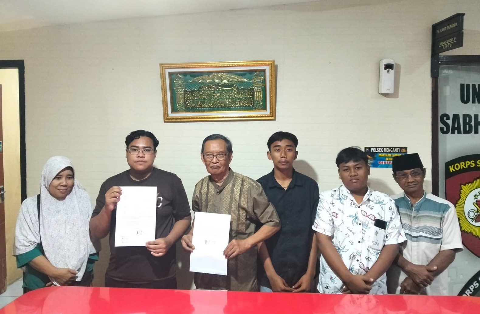 Kedua pihak keluarga usai mediasi di Polsek Menganti