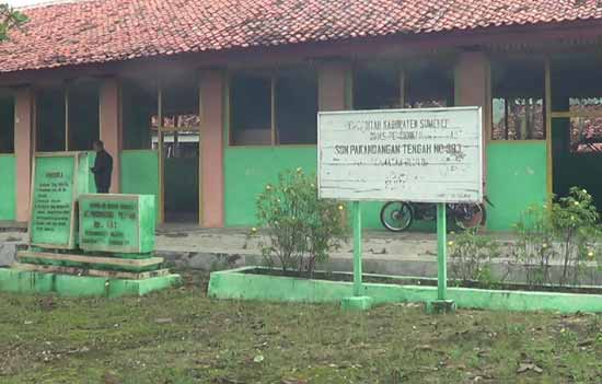 Kalah Saing, SDN Pakandangan Tengah Sumenep hanya Punya 5 Siswa