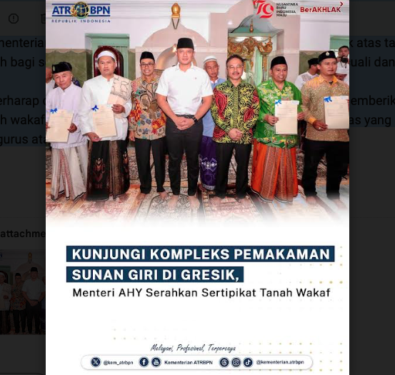 Menteri ATR/BPN Agus Harimurti Yudhoyono Serahkan Sertifikat Wakaf di Gresik