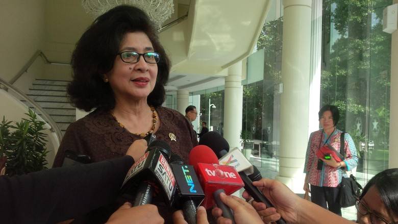 Menteri Kesehatan Nila Moeloek . Foto: detik.com
