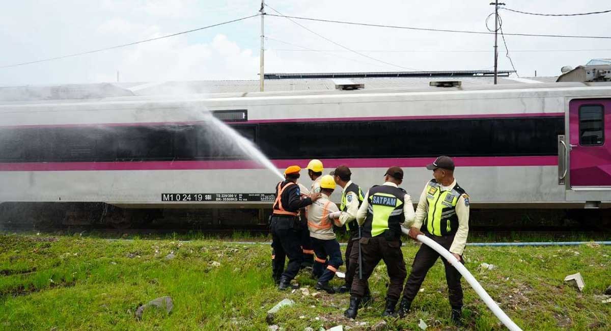 Simulasi darurat yang digelar KAI Daop 8 Surabaya. Foto: KAI