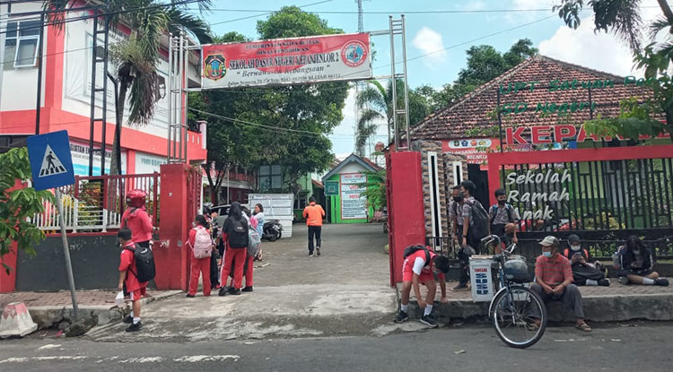 Suasana salah satu sekolah di Kota Blitar saat masih diberlakukan PTM.