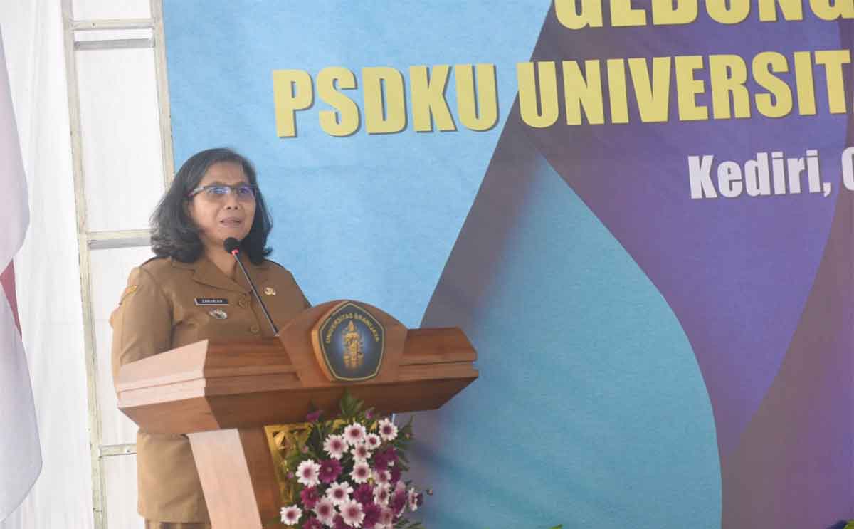 Pj Wali Kota Kediri, Zanariah, saat memberi sambutan. Foto: Ist