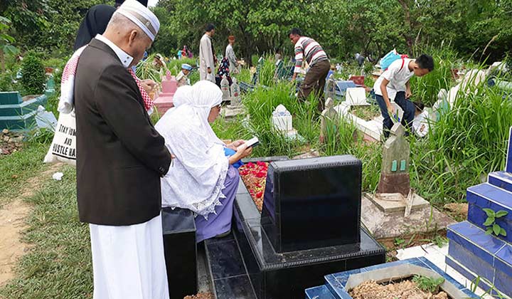 Tafsir Al-Isra 42-43: Tawassul dan Syirik Pada Ziarah Kubur |  BANGSAONLINE.com - Berita Terkini - Cepat, Lugas dan Akurat