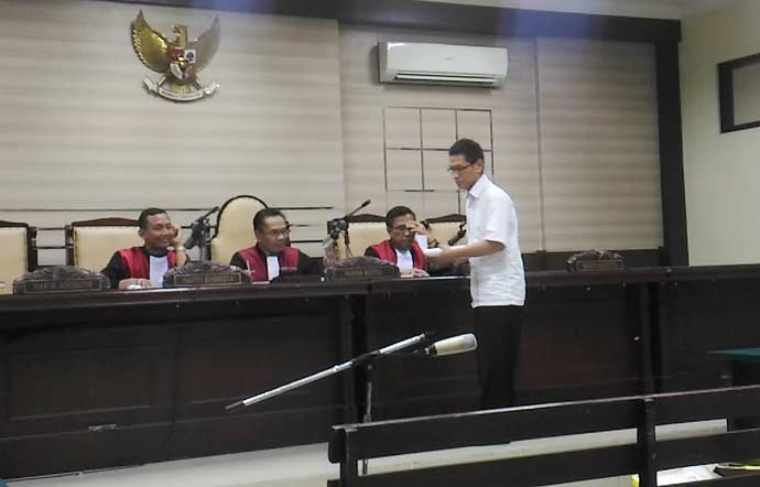 Terdakwa Sugeng, saat menjalani persidangan.