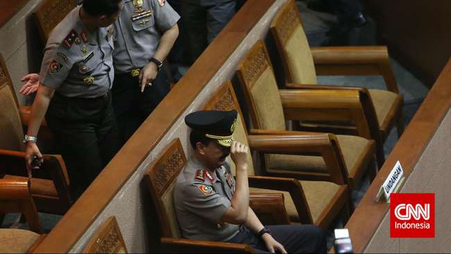 Komjen Budi Gunawan mengikuti sidang paripurna DPR RI, yang beragendakan laporan hasil Komisi III dan penetapan calon Kapolri, Komplek Parlemen Senayan, Jakarta, Kamis, 15 Januari 2015. (CNN Indonesia/Adhi Wicaksono)