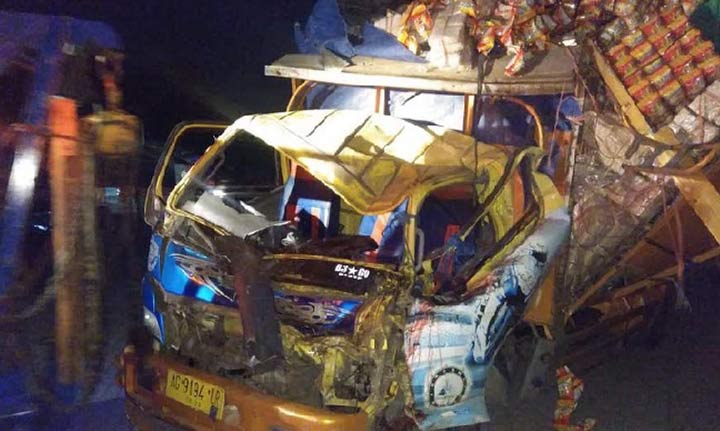 Kondisi truk yang ringsek parah.