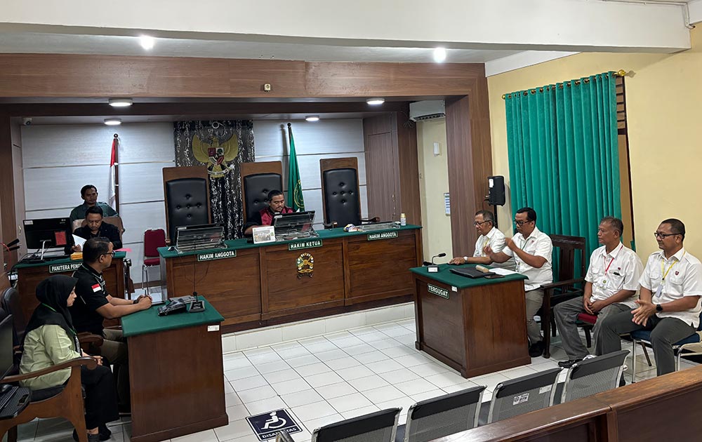 Suasana sidang agenda putusan gugatan praperadilan terhadap Kapolres Tuban.