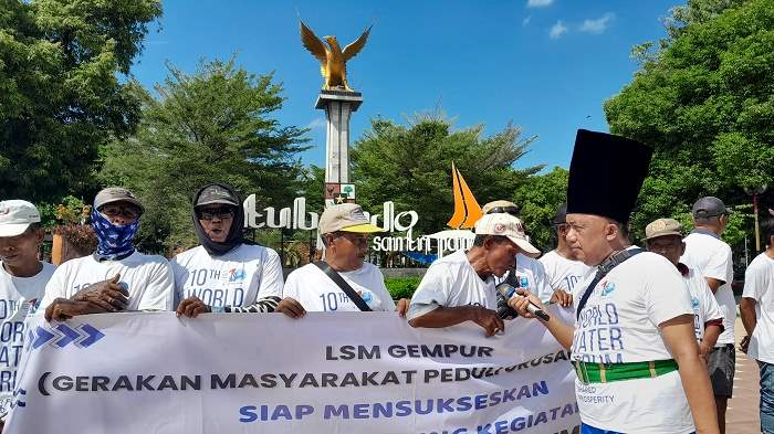 
Demo LSM Gempur Situbondo dukung pertemuan WWF di Bali.