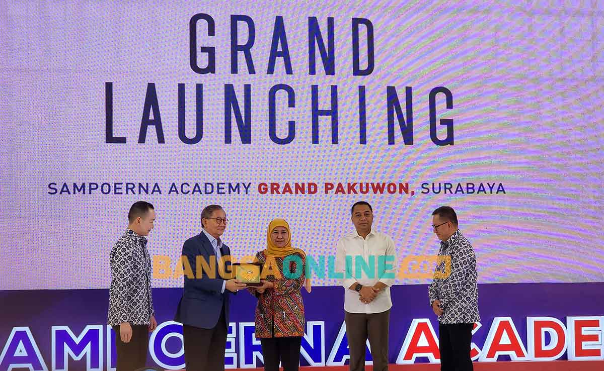 Gubernur Khofifah saat meresmikan Sampoerna Academy Surabaya. Foto: DEVI FITRI AFRIYANTI/BANGSAONLINE