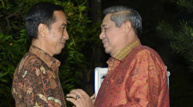 Presiden Jokowi dan Presiden SBY tampak akrab saat pertemuan di Bali. Foto:  indonesia-baru.liputan6.com