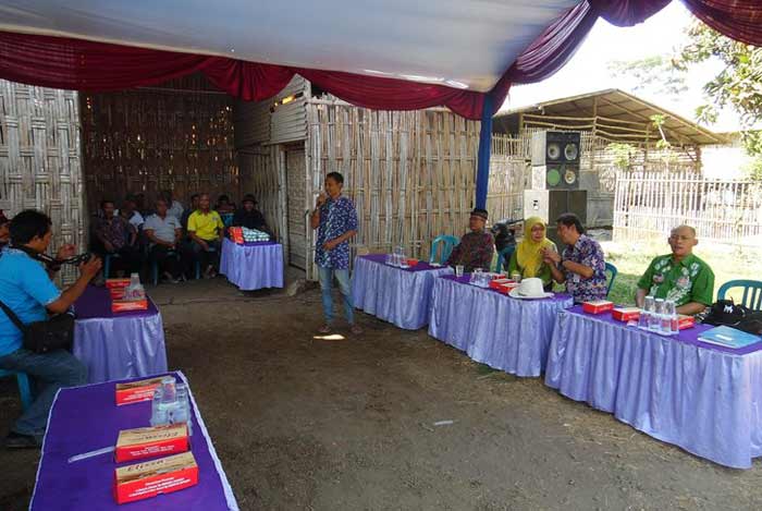 Para peternak itik Semarang belajar ke peternak itik Pasuruan.