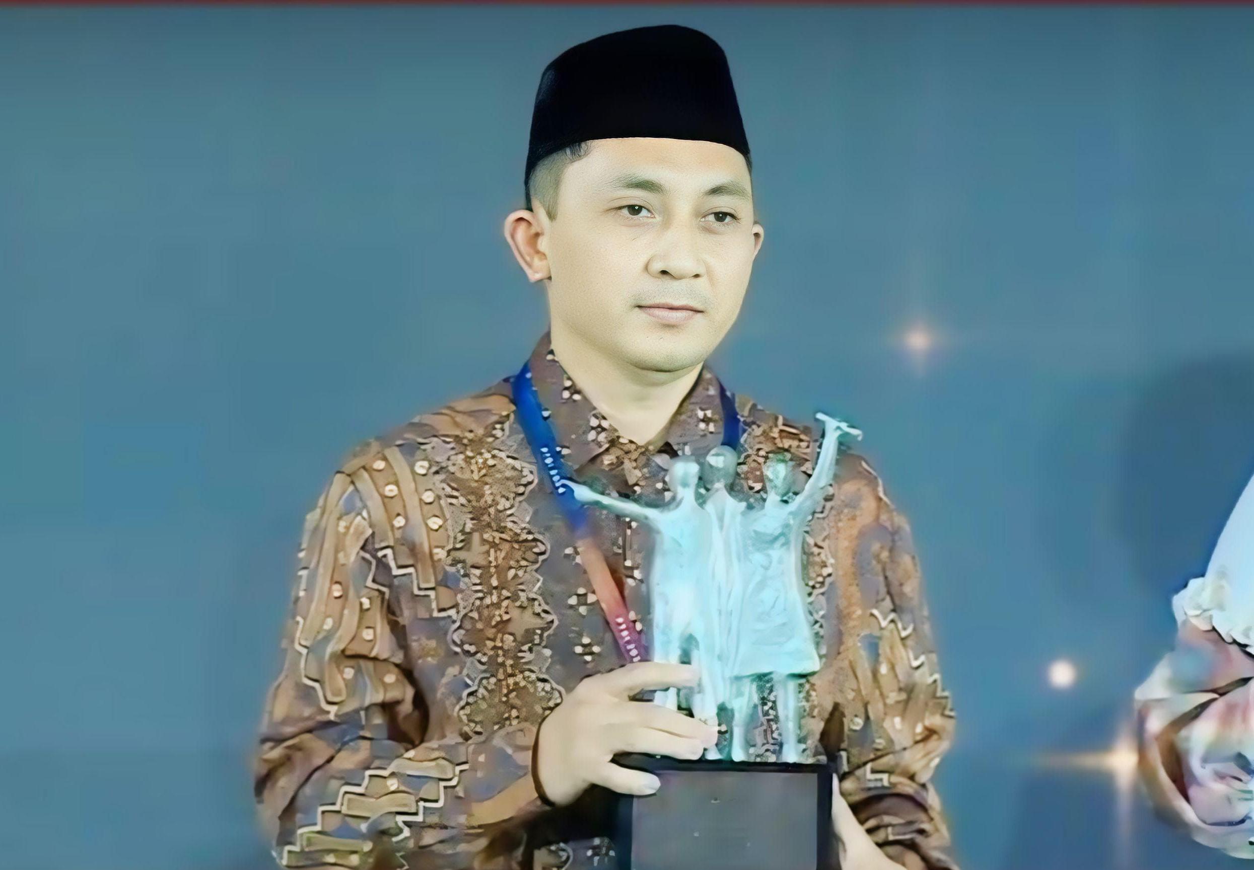 Guru Besar ITS Raih Penghargaan di Ajang BI Awards 2024