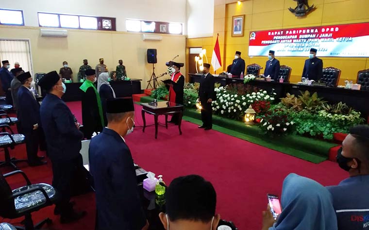 Rapat Paripurna DPRD Kota Blitar dengan agenda pengucapan sumpah pengganti antar waktu Wakil Ketua DPRD Kota Blitar, Senin (12/4/2021).