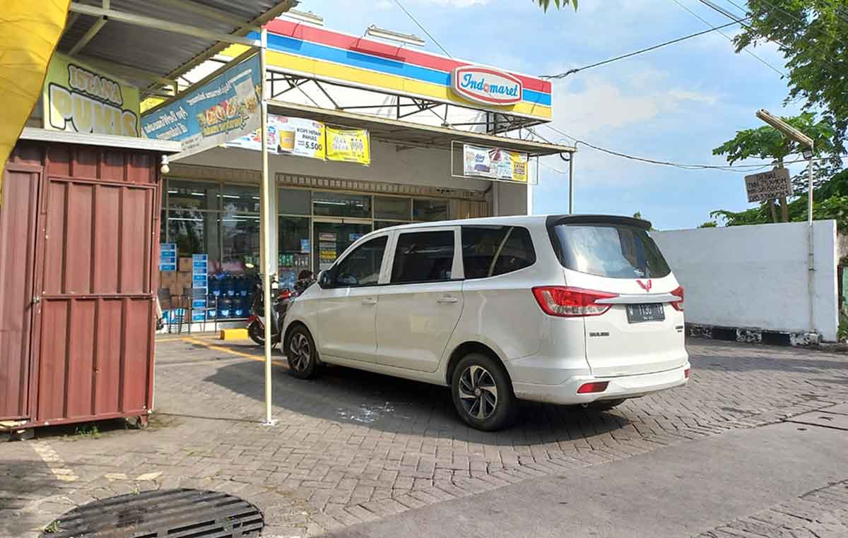 Minimarket di di Jalan Raya Sumorame, Desa Sumorame, Kecamatan Candi, Sidoarjo yang disatroni pencuri bersenjata api, Senin (2/1/2023)