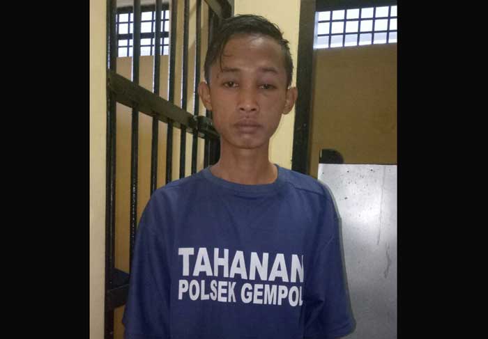 Kondisi pelaku yang babak belur diamankan petugas unit Reskrim Polsek Gempol.