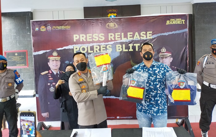 Kapolres Blitar AKBP Adhitya Panji Anom saat menggelar pers rilis.