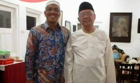 Foto Gus Sholah dan Abdul Hadi Wijaya di sela-sela acara Temu Keluarga dan Halal Bi Halalal keluarga besar KHM Hasyim Asy