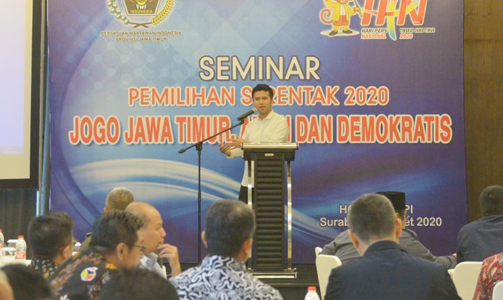 Wagub Jatim, Emil Dardak saat menjadi pembicara pada Seminar Pemilihan Serentak 2020 “Jogo Jawa Timur, Aman dan Demokratis” di Hotel Kampi. 