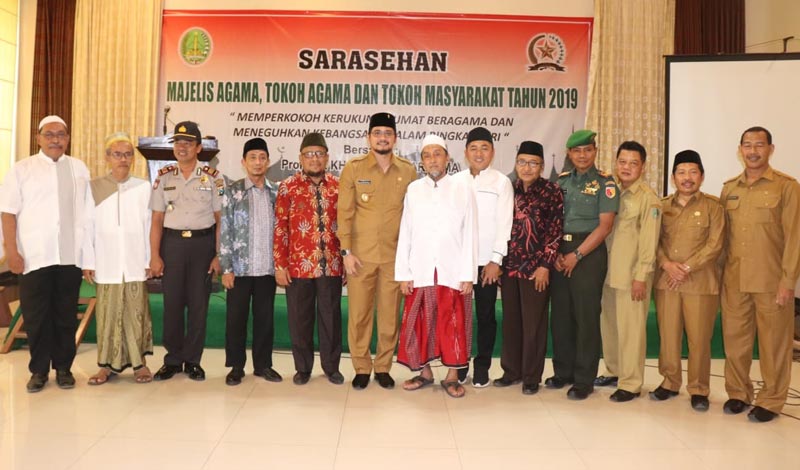 FKUB bersama Plt Wali Kota Pasuruan Raharto Teno Prasetyo dan Forkopimda usai sarasehan.