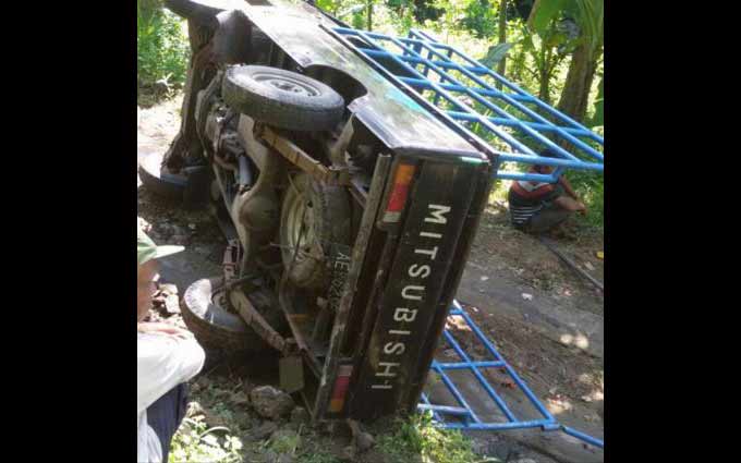 Kondisi mobil yang ditumpangi rombongan Fatayat. foto: BANGSAONLINE