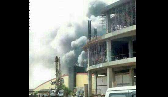 TERBAKAR: Mess pekerja proyek mal yang terbakar. foto: istimewa