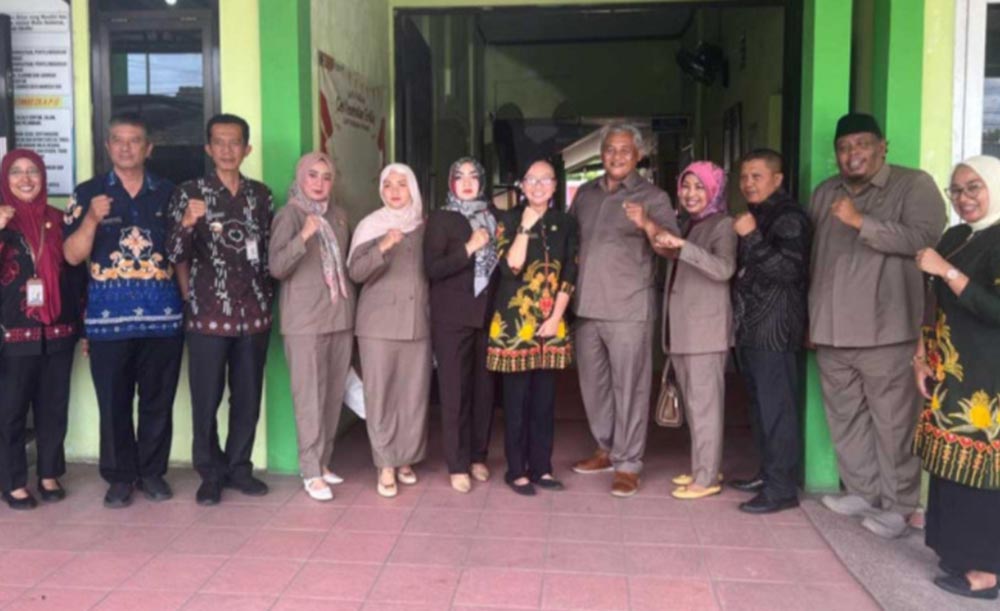 Komisi IV DPRD Kabupaten Blitar saat melakukan kunjungan ke Puskesmas Ponggok dan RSUD Srengat untuk meninjau kualitas layanan kesehatan.