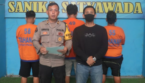 Tersangka termasuk pembunuh bayaran saat diamankan Polisi