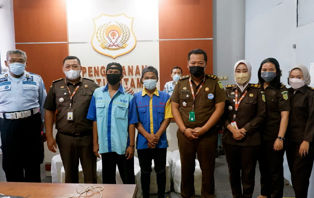 Kejari Berbagi 400 Paket Takjil di Rutan Kelas II B Nganjuk