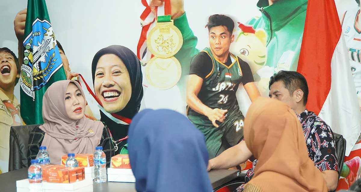 Anggota DPD RI asal Jawa Timur, Lia Istifhama atau yang akrab disapa Ning Lia, saat kunjungan kerja ke Kantor Dinas Pemuda dan Olahraga Jawa Timur. 