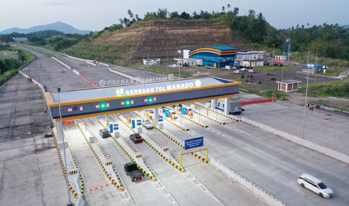 Gerbang Tol Manado.