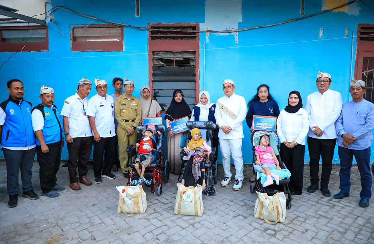 Pj Gubernur Jatim Sapa Penyandang Tunagrahita di UPT RSBG Tuban