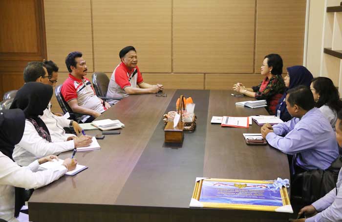 Bupati Sambari dan Wabup Qosim ketika menemui perwakilan Kemenkeu RI.