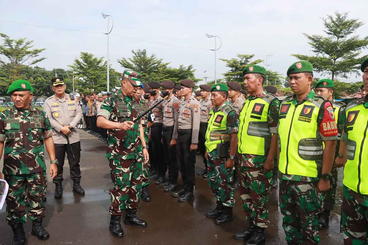 Personel Gabungan Ikuti Apel Gelar Pasukan Pam Kunker Presiden Jokowi di SIdoarjo