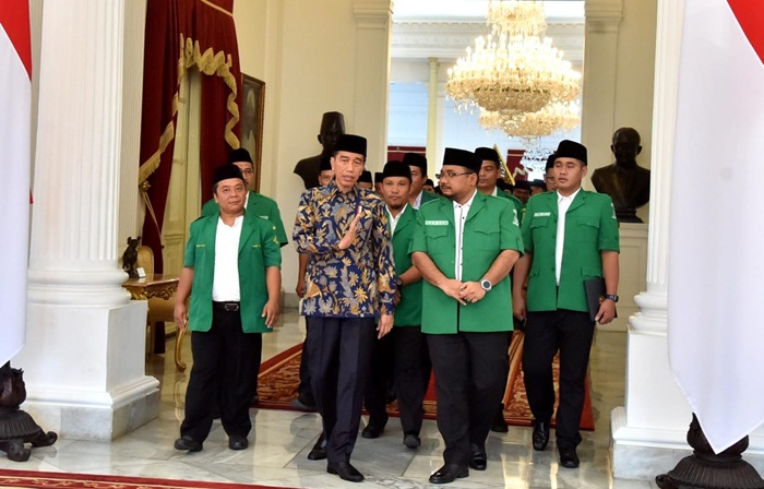Presiden RI, Joko Widodo saat menerima Ketua Umum dan pimpinan wilayah GP Ansor se-Indonesia di Istana Kepresidenan. Foto: Ist